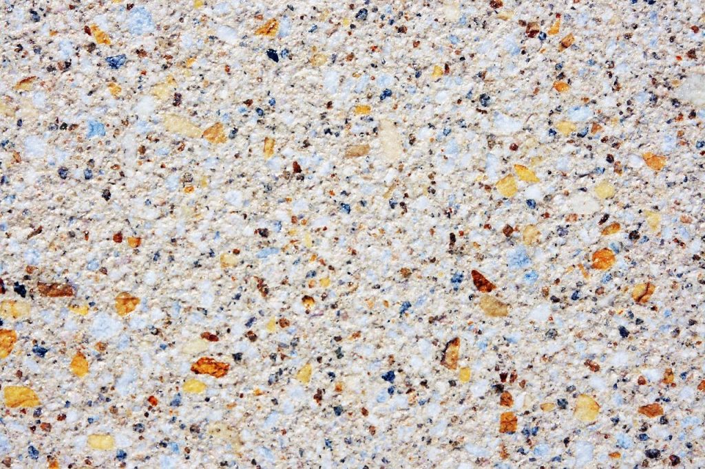Interieurtrends met warme kleuren, natuurlijke materialen en planten - wat is er nieuw op het interieurfront