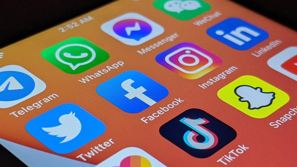TikTokBoost platform voor het vergroten van je sociale media aanwezigheid met volgers, likes en abonnees